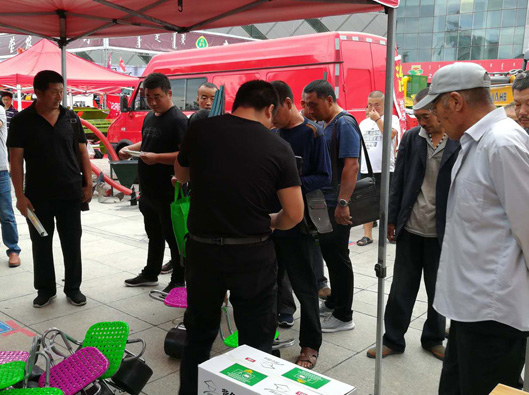 蔬菜大棚小凳子在內蒙古農博會被熱購